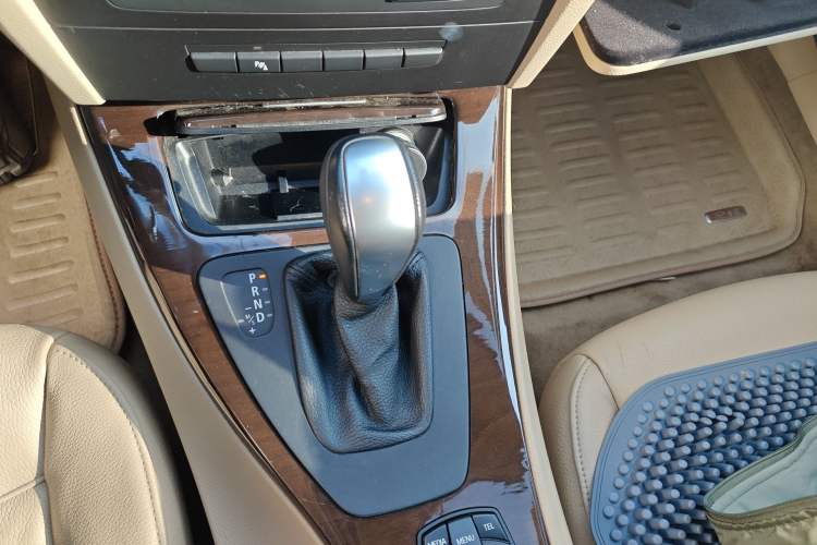 Used BMW 3 Series 2010 325i Luxury Model Gear Lever