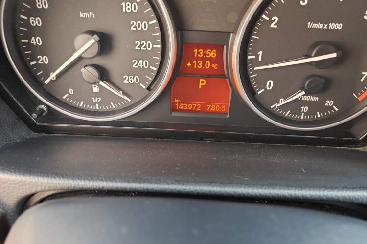 Used BMW 3 Series 2010 325i Luxury Model Odometer Close Up
