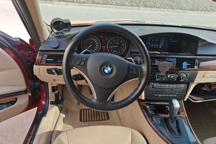 Used BMW 3 Series 2010 325i Luxury Model Steering Wheel