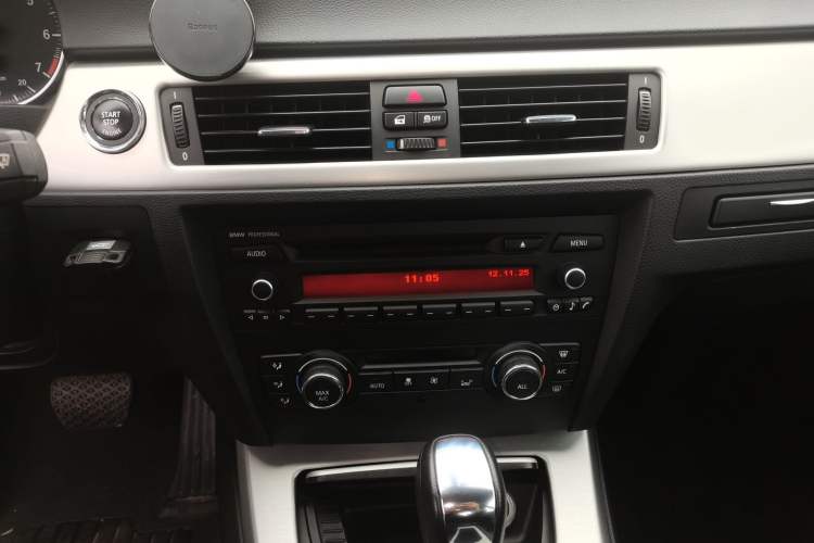 Used BMW 3 Series 2011 320i Coupe Audio And AC Panel