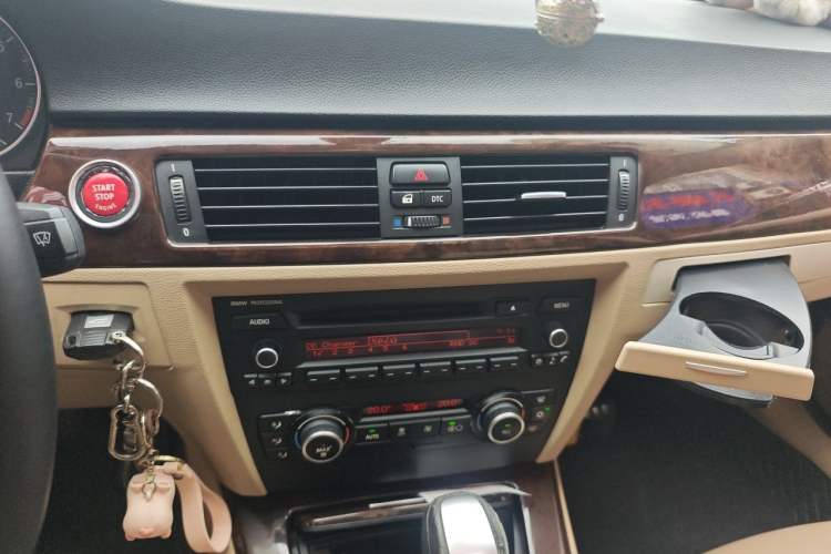 Used BMW 3 Series 2011 320i Sport Edition Audio And AC Panel