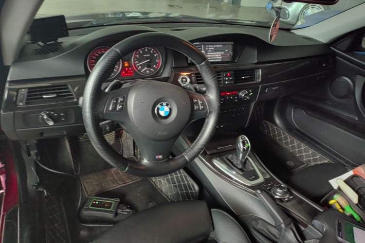 Used BMW 3 Series 2011 335i two-door coupe Center Console