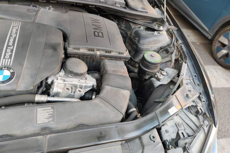 Used BMW 3 Series 2011 335i Convertible Coupe Engine Bay Left