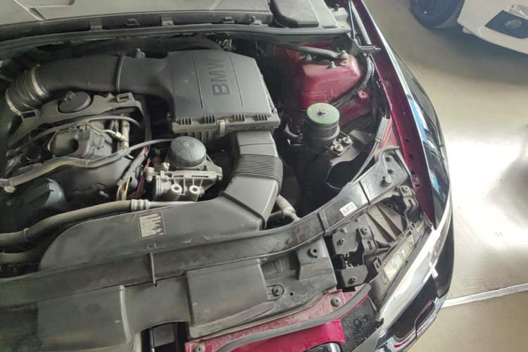 Used BMW 3 Series 2011 335i two-door coupe Engine Bay Left