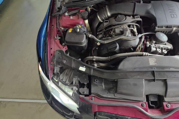 Used BMW 3 Series 2011 335i two-door coupe Engine Bay Right