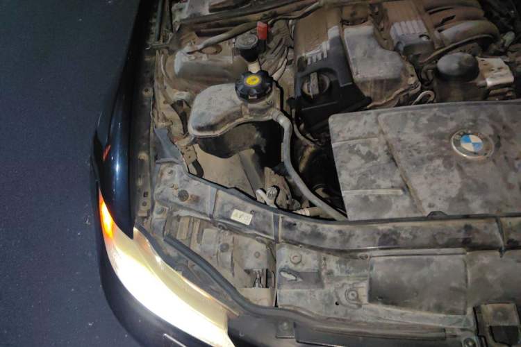 Used BMW 3 Series 2011 320i Luxury Edition Engine Bay Right