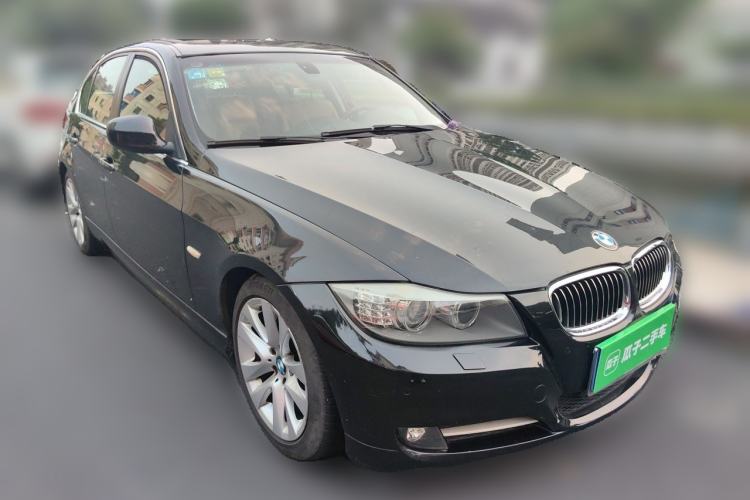 Used BMW 3 Series 2011 320i Luxury Edition Front Right 45 Deg