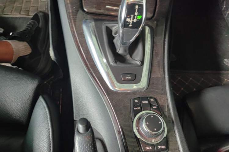 Used BMW 3 Series 2011 335i two-door coupe Gear Lever