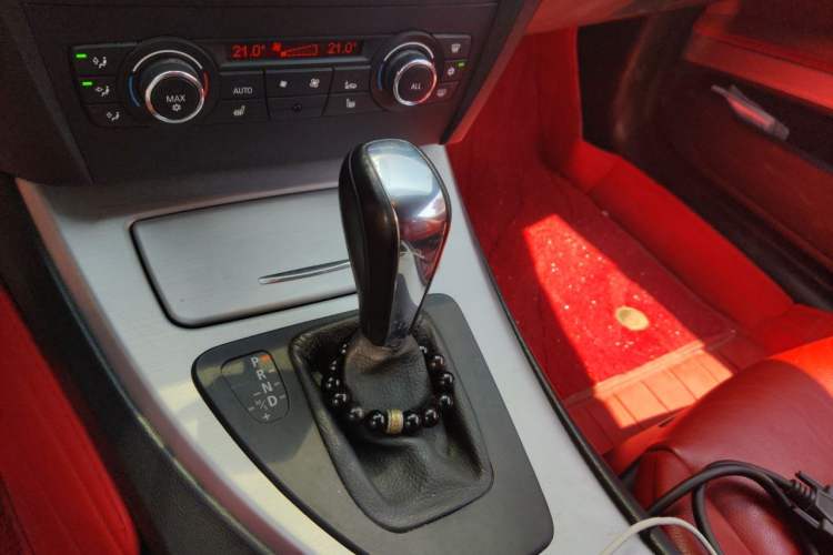 Used BMW 3 Series 2011 325i Convertible Coupe Gear Lever
