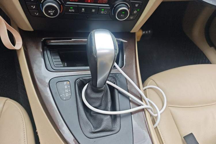 Used BMW 3 Series 2011 320i Sport Edition Gear Lever