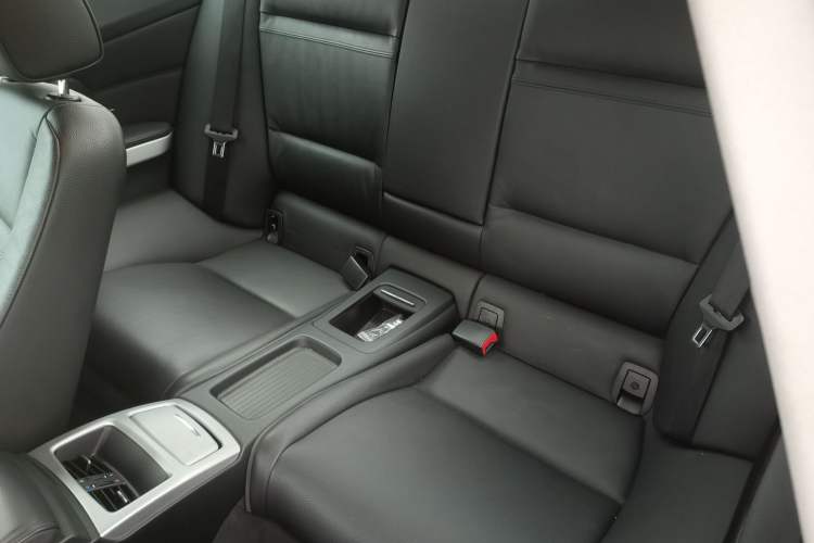 Used BMW 3 Series 2011 320i Coupe Interior 4