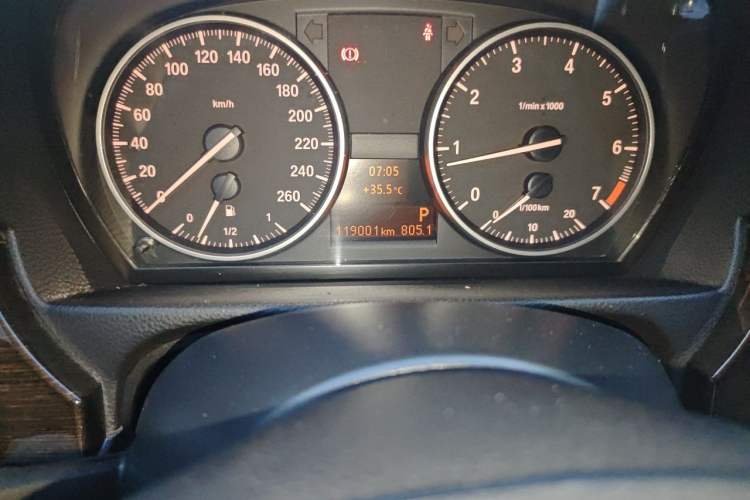 Used BMW 3 Series 2011 320i Coupe Odometer Close Up