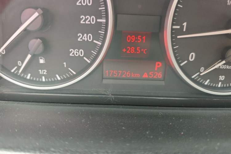 Used BMW 3 Series 2011 320i Sport Edition Odometer Close Up