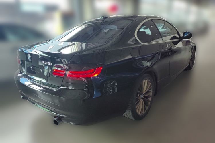 Used BMW 3 Series 2011 335i two-door coupe Rear Right 45 Deg