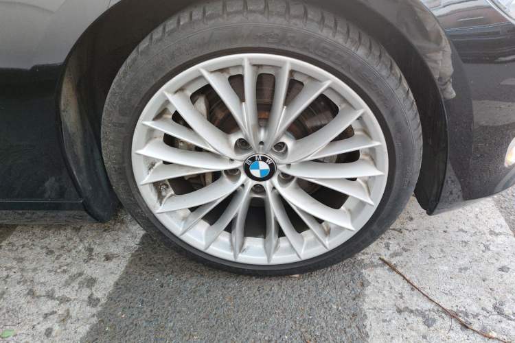 Used BMW 3 Series 2011 335i Convertible Coupe Right Front Wheel Hub