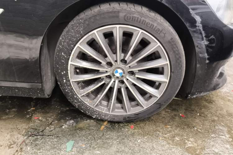 Used BMW 3 Series 2011 325i Convertible Coupe Right Front Wheel Hub