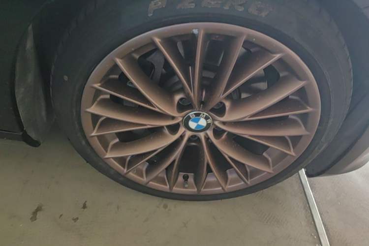 Used BMW 3 Series 2011 335i two-door coupe Right Front Wheel Hub