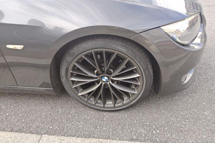 Used BMW 3 Series 2011 320i Coupe Right Front Wheel Hub