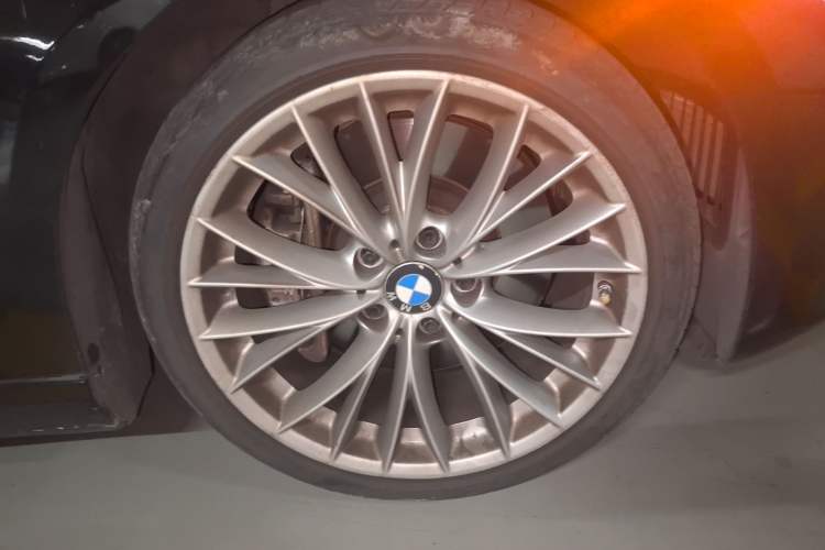 Used BMW 3 Series 2011 335i Convertible Coupe Right Front Wheel Hub