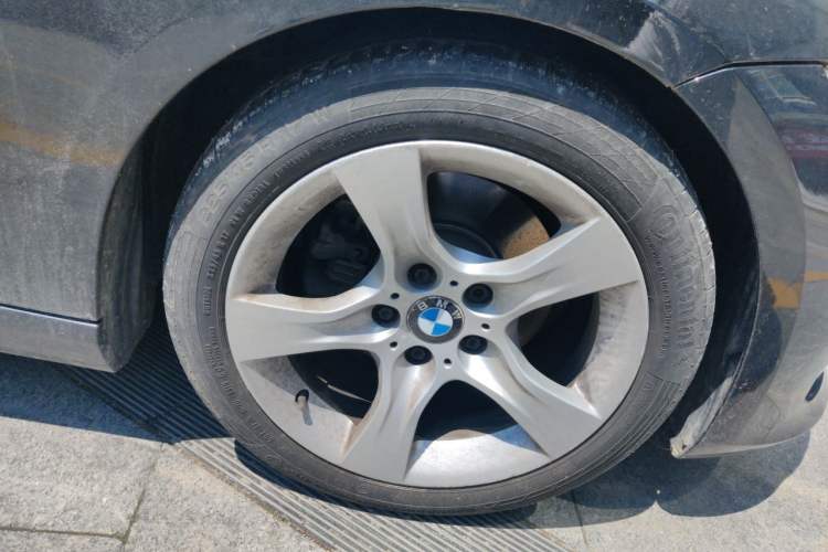 Used BMW 3 Series 2011 325i Convertible Coupe Right Front Wheel Hub