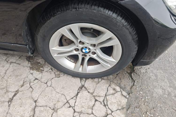 Used BMW 3 Series 2011 320i Sport Edition Right Front Wheel Hub