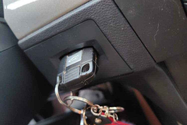 Used BMW 3 Series 2011 320i Luxury Edition Vehicle Key