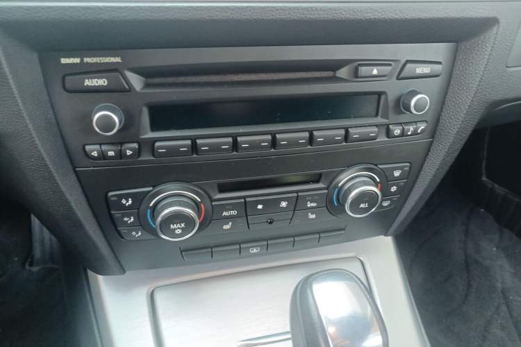 Used BMW 3 Series 2011 325i two-door coupe Audio And AC Panel