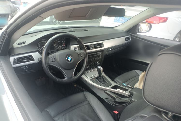 Used BMW 3 Series 2011 325i two-door coupe Center Console