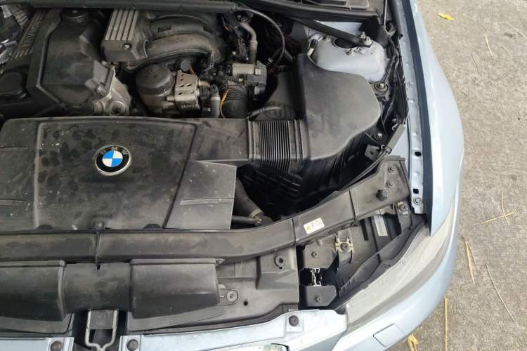 Used BMW 3 Series 2011 320i Luxury Edition Engine Bay Left