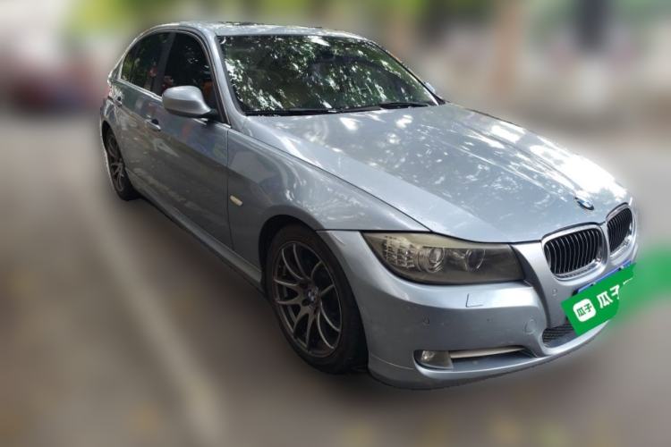 Used BMW 3 Series 2011 320i Luxury Edition Front Right 45 Deg