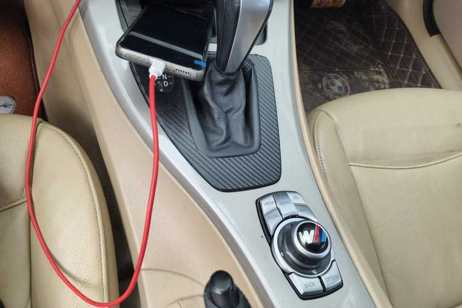 Used BMW 3 Series 2011 320i Luxury Edition Gear Lever