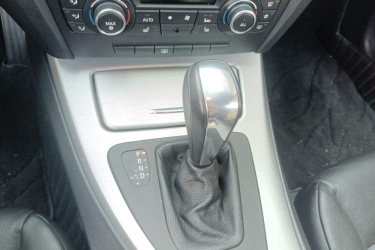 Used BMW 3 Series 2011 325i two-door coupe Gear Lever