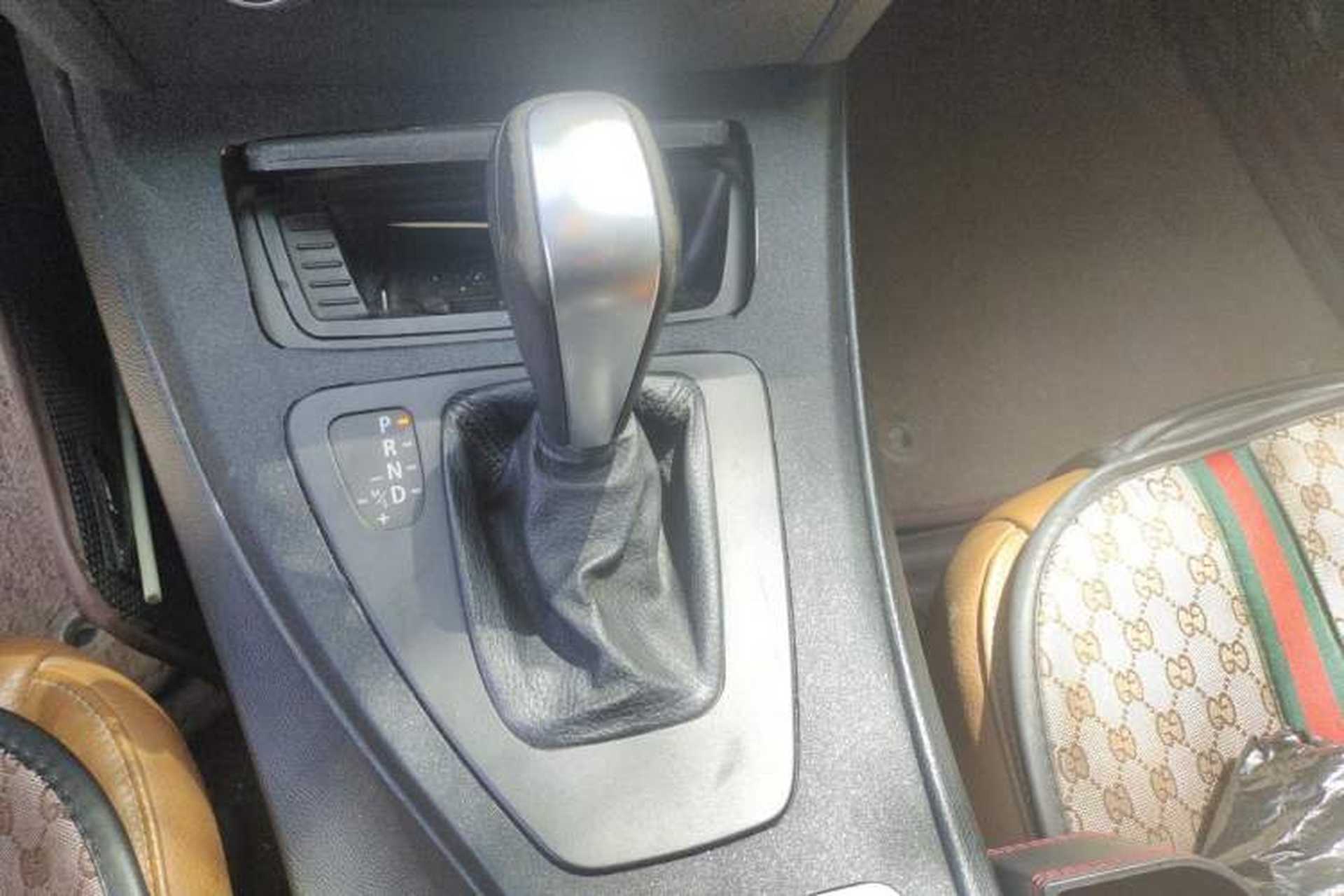 Used BMW 3 Series 2011 320i Sport Edition Gear Lever