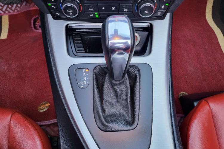 Used BMW 3 Series 2011 325i Convertible Coupe Interior 9