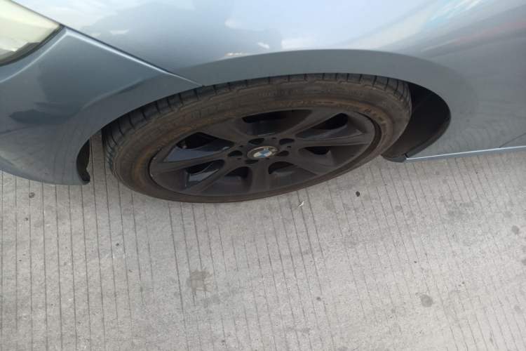 Used BMW 3 Series 2011 325i two-door coupe Left Front Wheel Hub