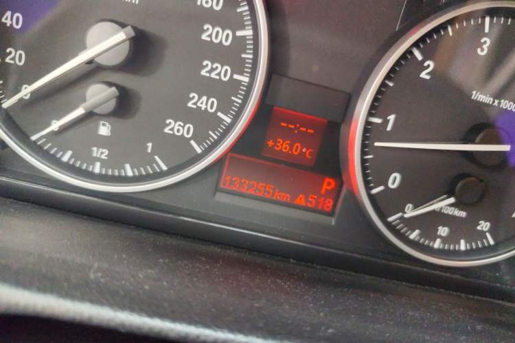 Used BMW 3 Series 2011 320i Luxury Edition Odometer Close Up