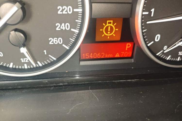 Used BMW 3 Series 2011 318i Leading Model Odometer Close Up