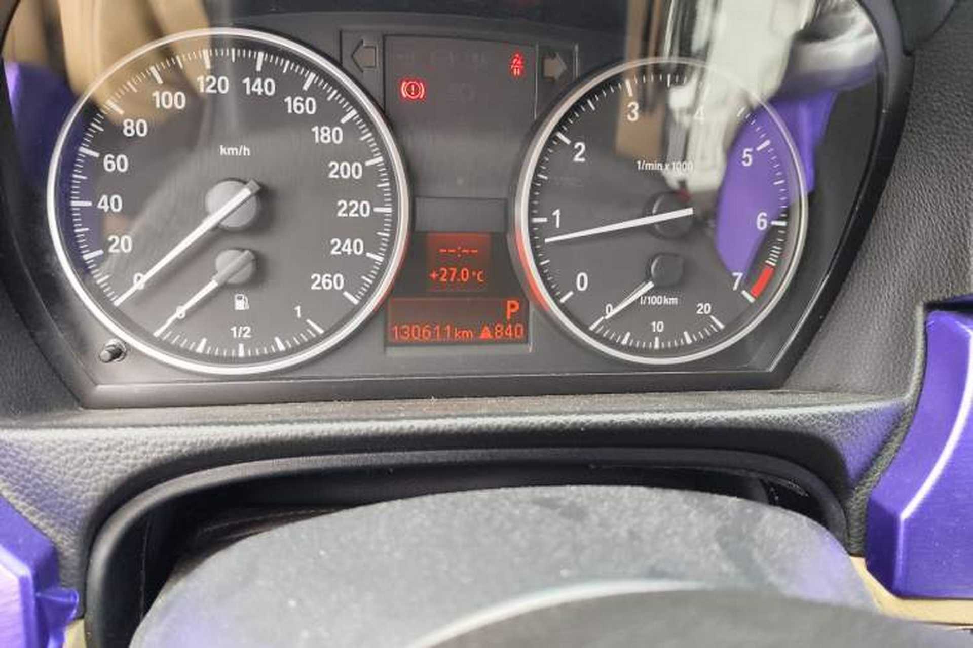 Used BMW 3 Series 2011 320i Luxury Edition Odometer Close Up
