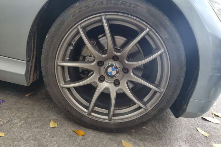 Used BMW 3 Series 2011 320i Luxury Edition Right Front Wheel Hub