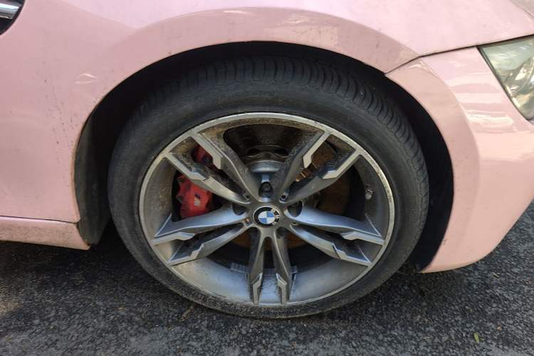 Used BMW 3 Series 2011 335i Convertible Coupe Right Front Wheel Hub