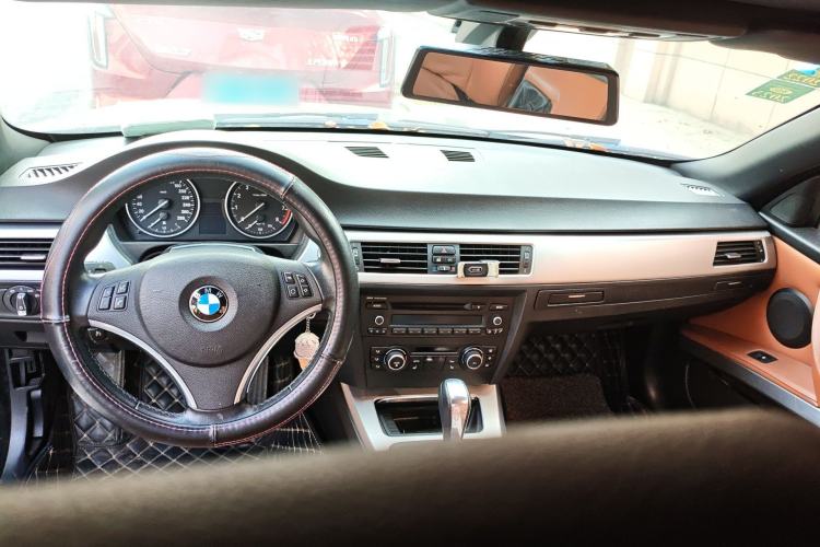 Used BMW 3 Series 2011 325i Convertible Coupe Center Console
