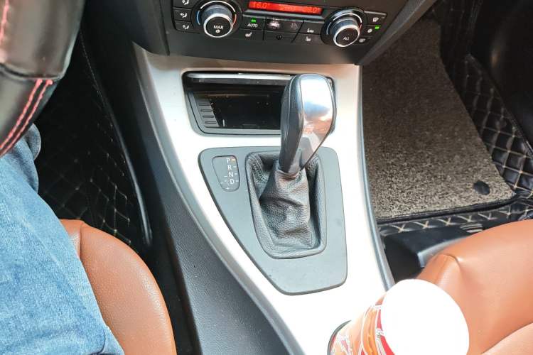 Used BMW 3 Series 2011 325i Convertible Coupe Gear Lever