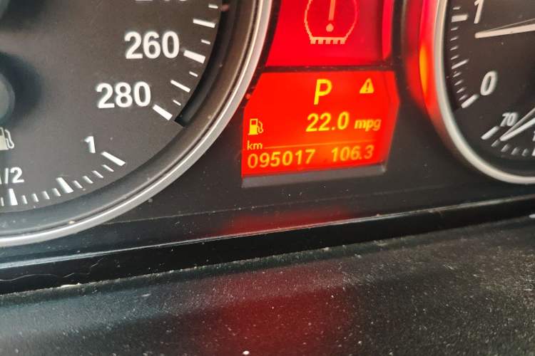 Used BMW 3 Series 2011 325i Convertible Coupe Odometer Close Up