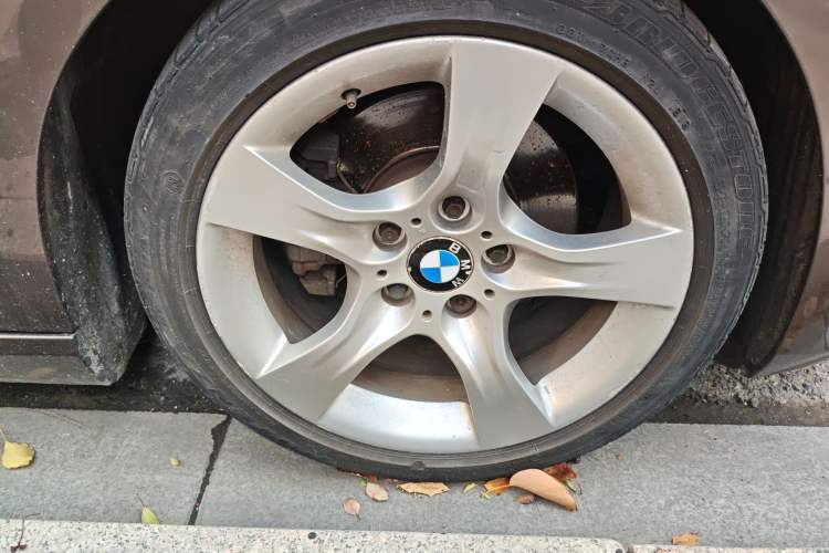Used BMW 3 Series 2011 325i Convertible Coupe Right Front Wheel Hub