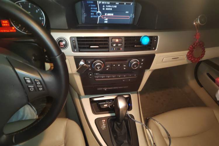 Used BMW 3 Series 2011 320i Luxury Edition Audio And AC Panel
