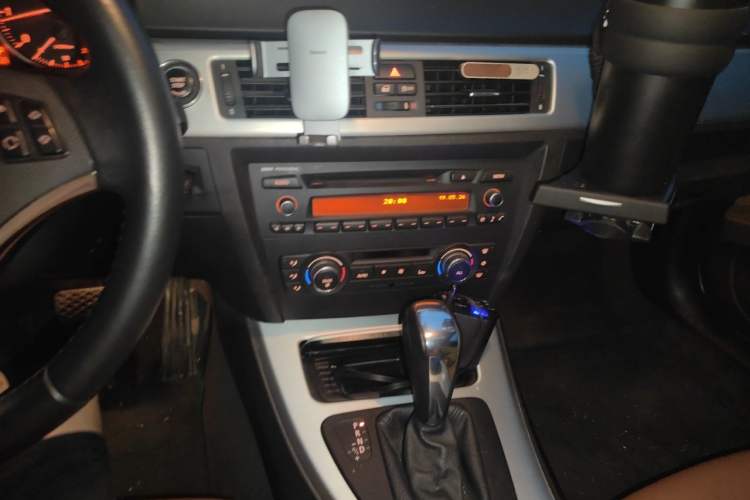 Used BMW 3 Series 2011 320i Coupe Audio And AC Panel