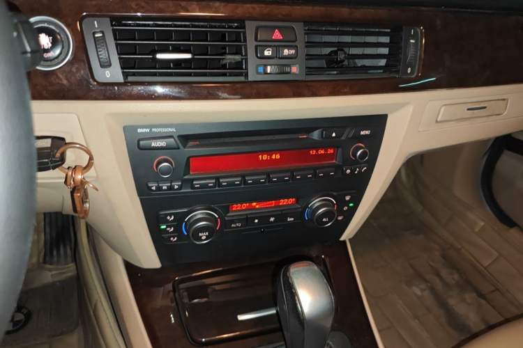 Used BMW 3 Series 2011 320i Sport Edition Audio And AC Panel