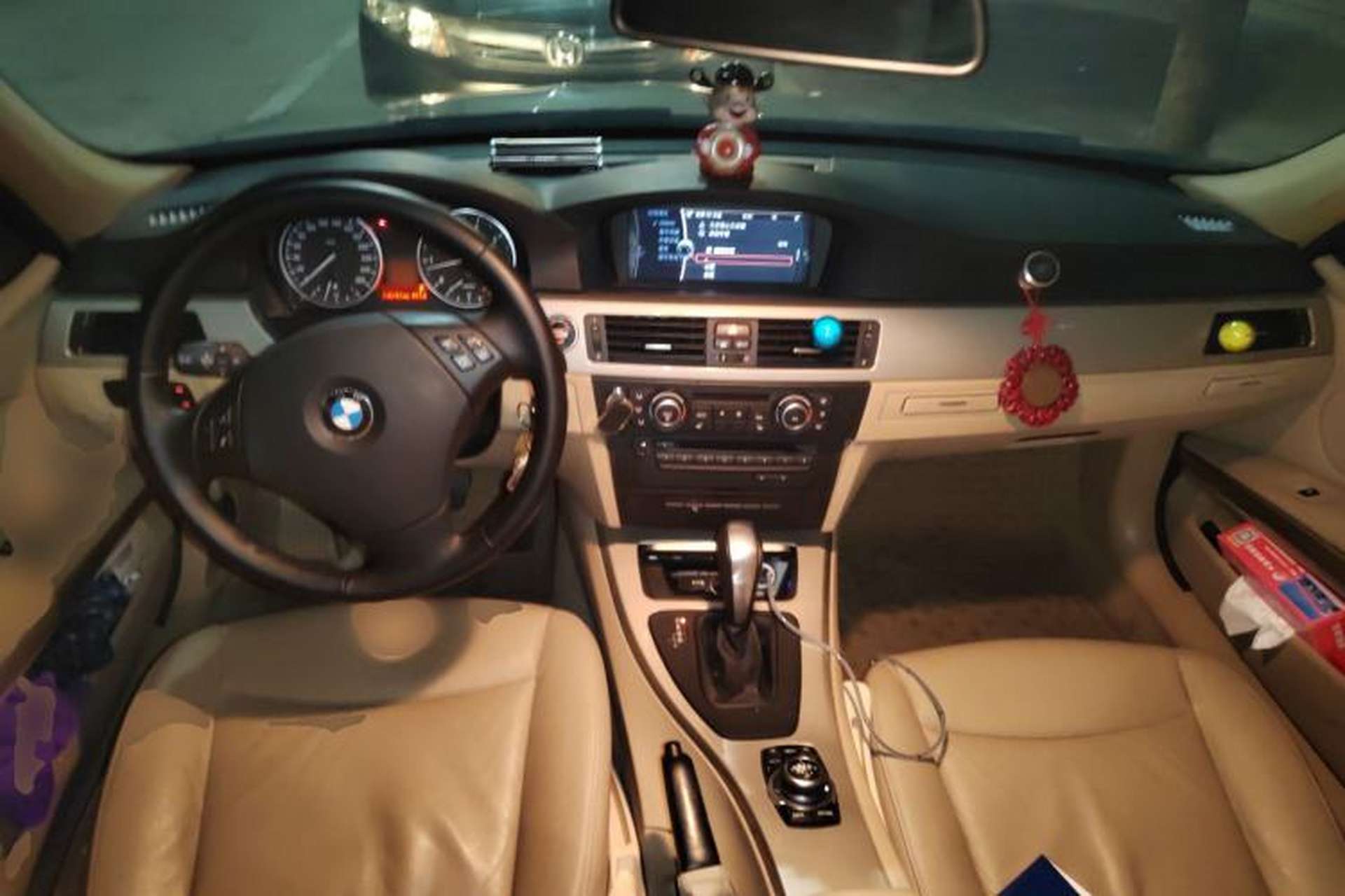 Used BMW 3 Series 2011 320i Luxury Edition Center Console