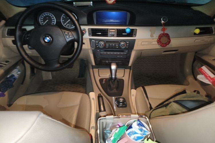 Used BMW 3 Series 2011 320i Luxury Edition Center Console