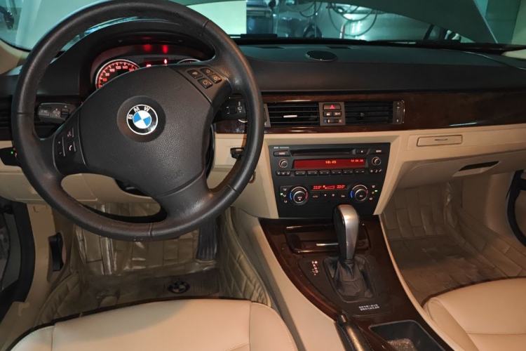 Used BMW 3 Series 2011 320i Sport Edition Center Console